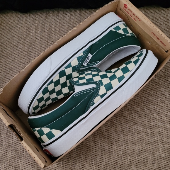 VANS UNISEX CLASSIC SLIP ON GREEN CHECKERBOARD SNEAKERS - Picture 12 of 13